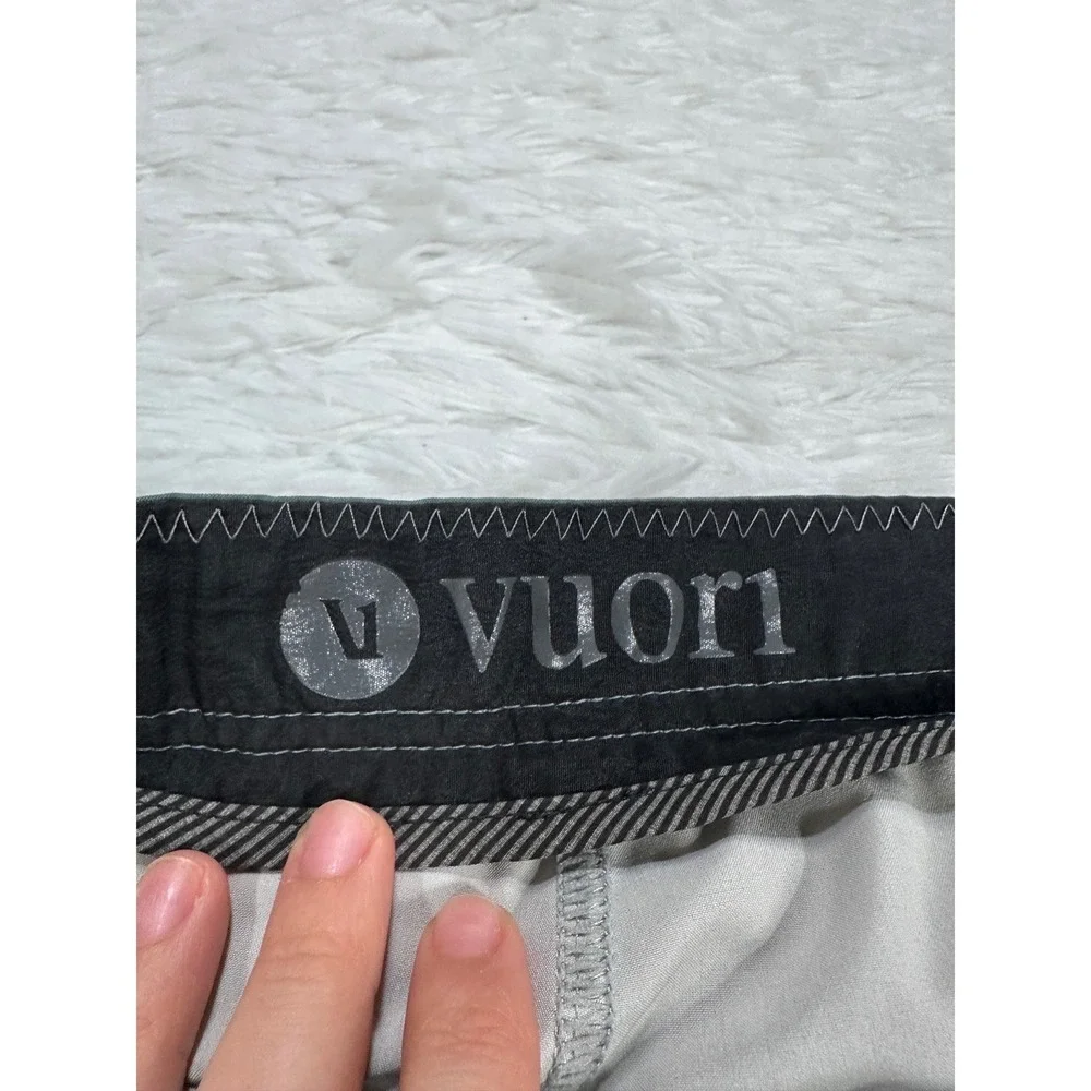 Vuori Mens Cruise Board Shorts Gray Floral Dot Swim‎ Trunks Size 38 V314